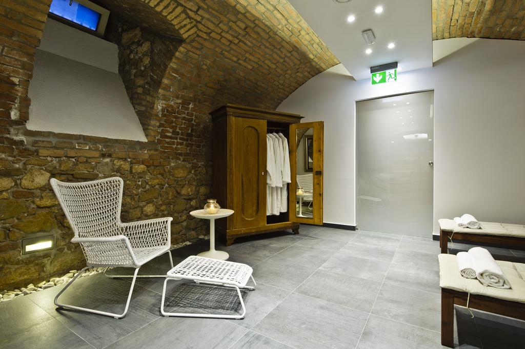 Adele Boutique Hotel Pecs Bagian luar foto