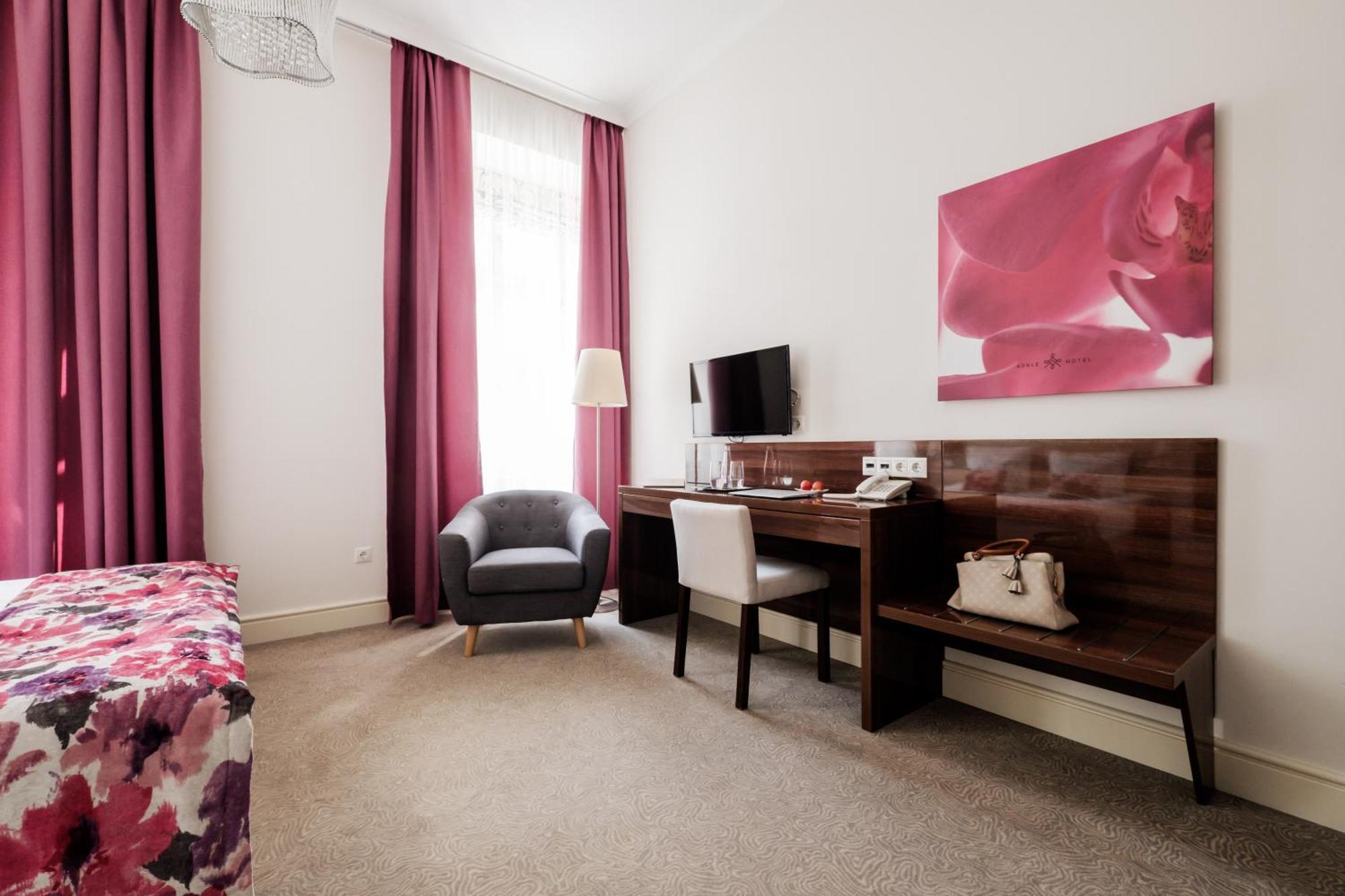 Adele Boutique Hotel Pecs Bagian luar foto