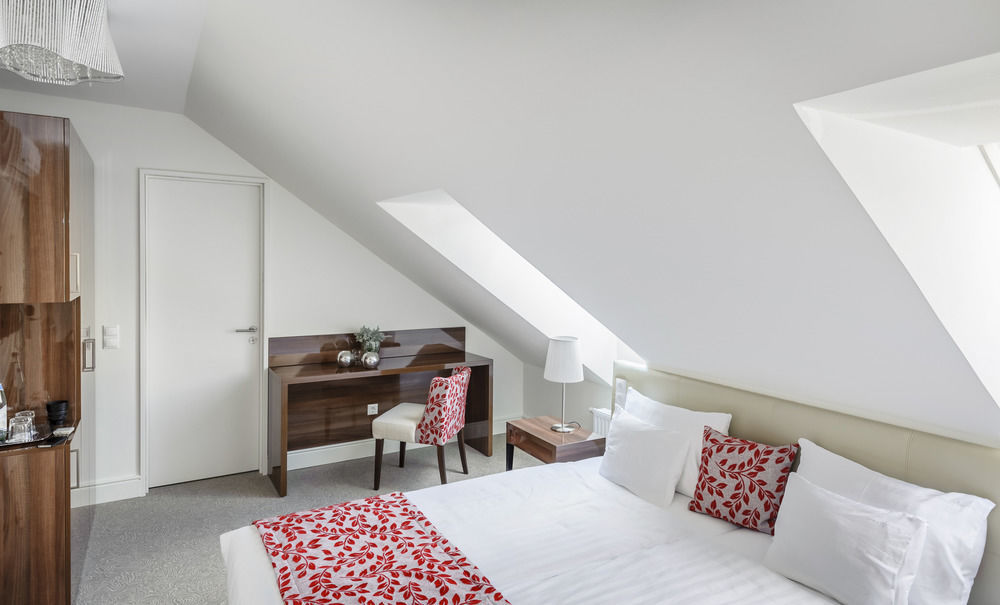 Adele Boutique Hotel Pecs Bagian luar foto